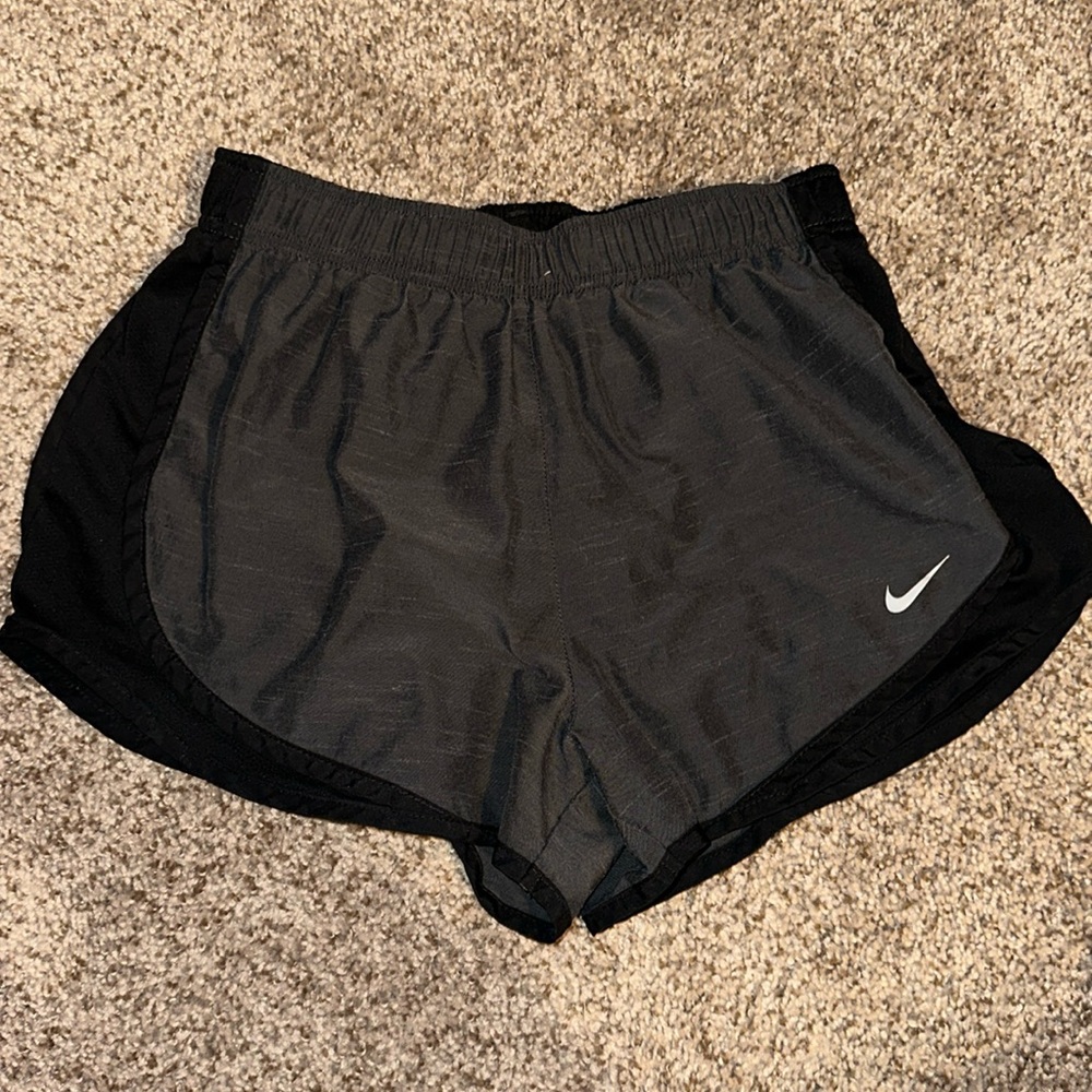 Nike tempo shorts size Small black